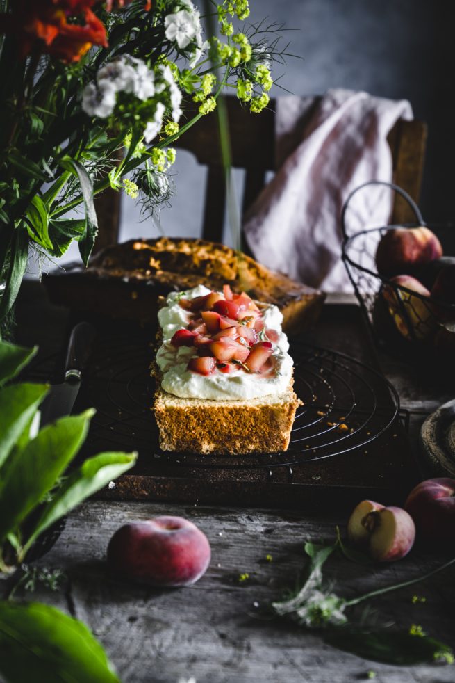 Gefüllter Pfirsichkuchen