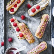 Eclairs mit Himbeeren