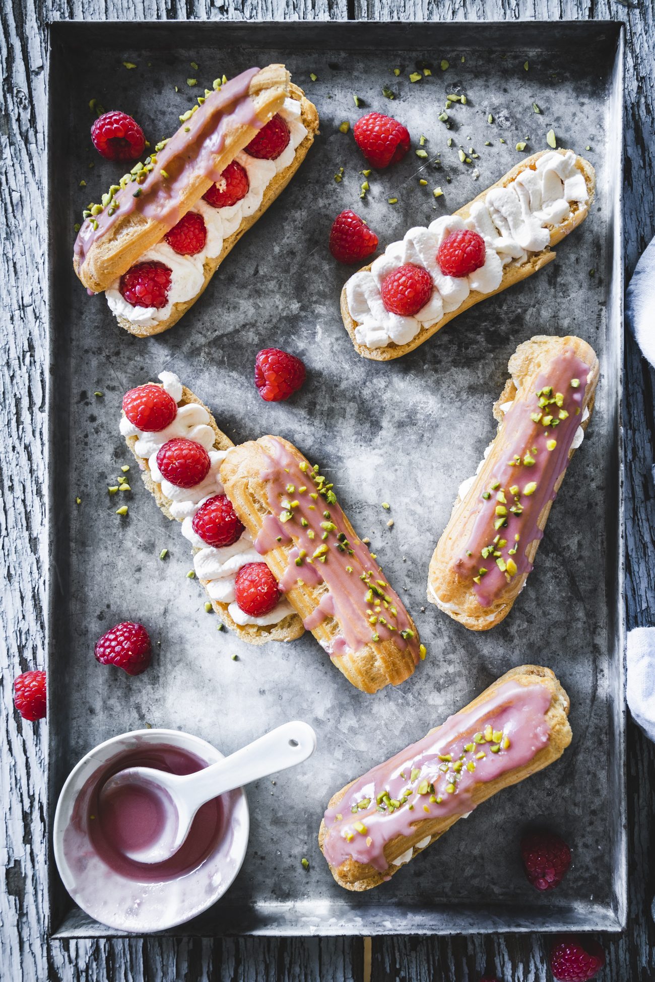 Eclairs mit Himbeeren