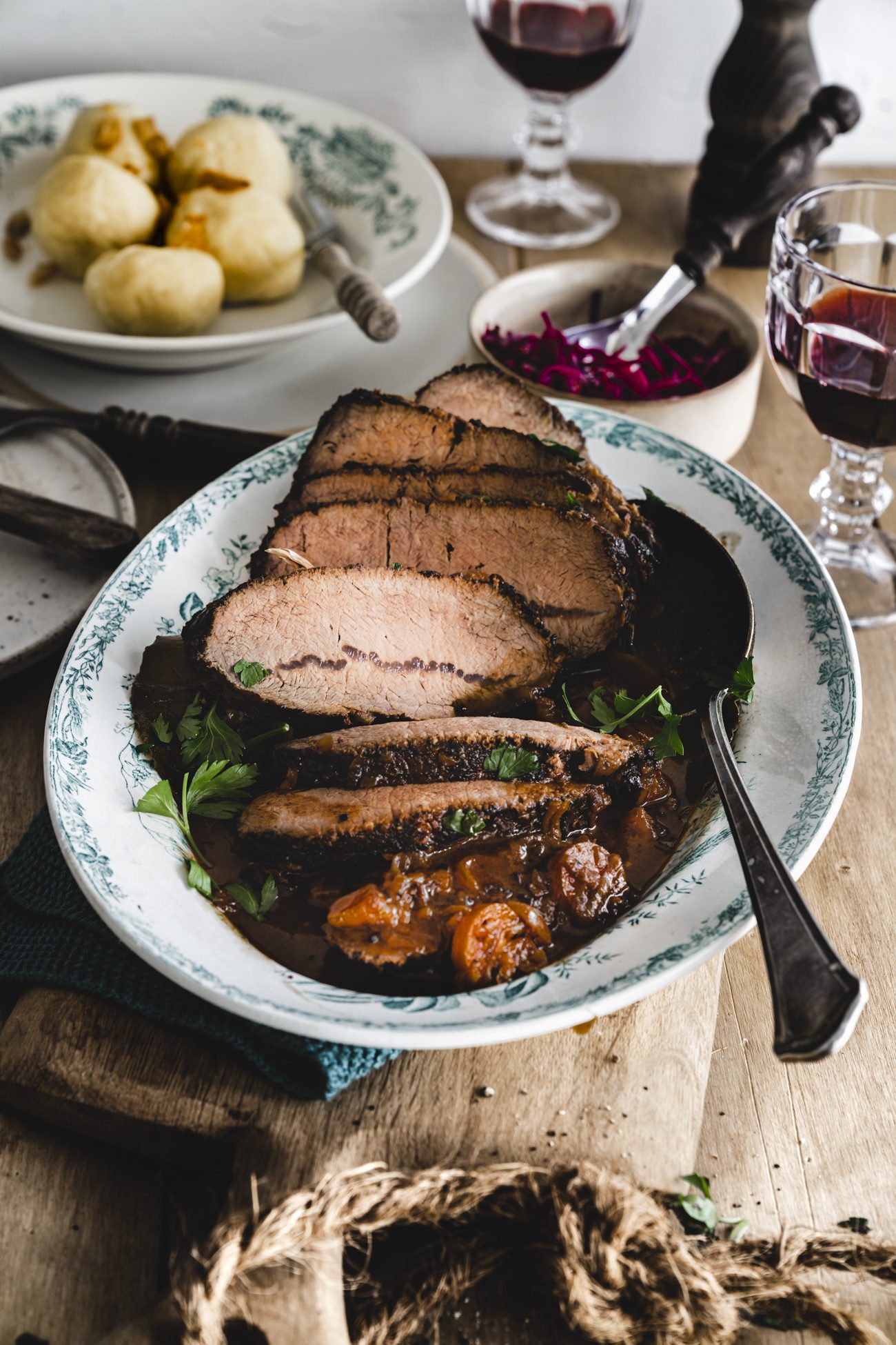 Sauerbraten mit Knödeln