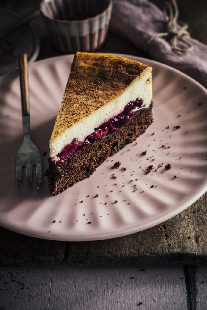 Extra cremiger Schoko Käsekuchen mit Kirschen!