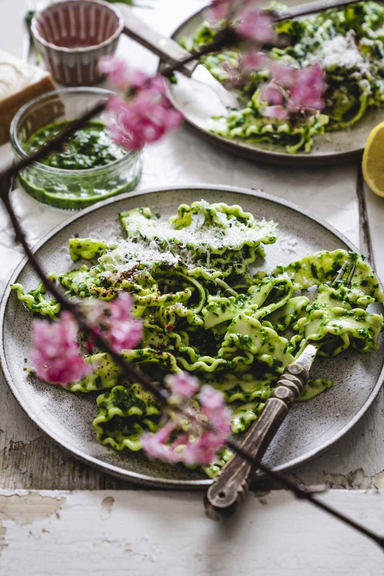 Schnelle &amp; günstige Pasta mit Spinatpesto - Rezept ohne Nüsse