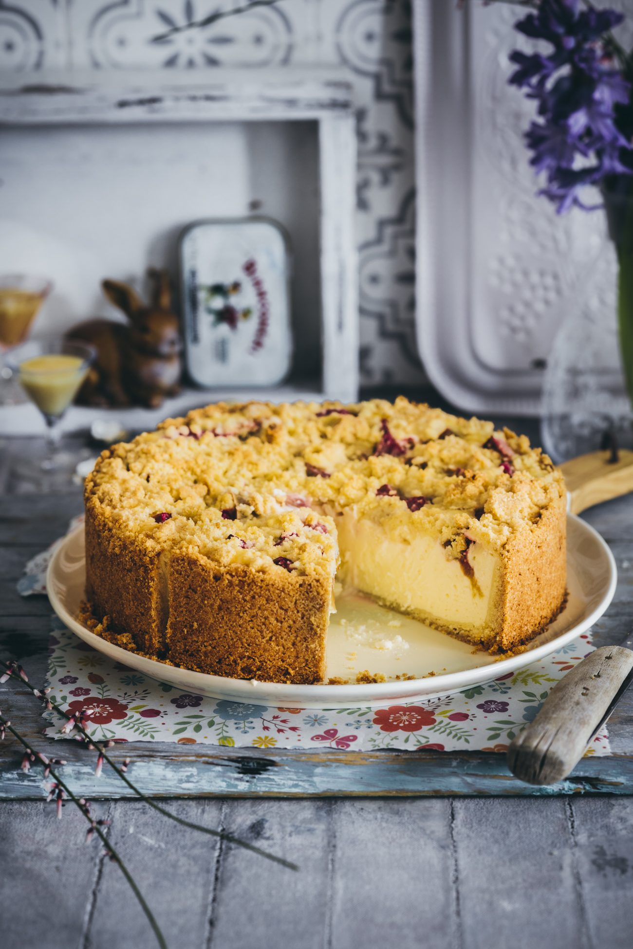 Rhabarber Käsekuchen mit Eierlikör und Streuseln