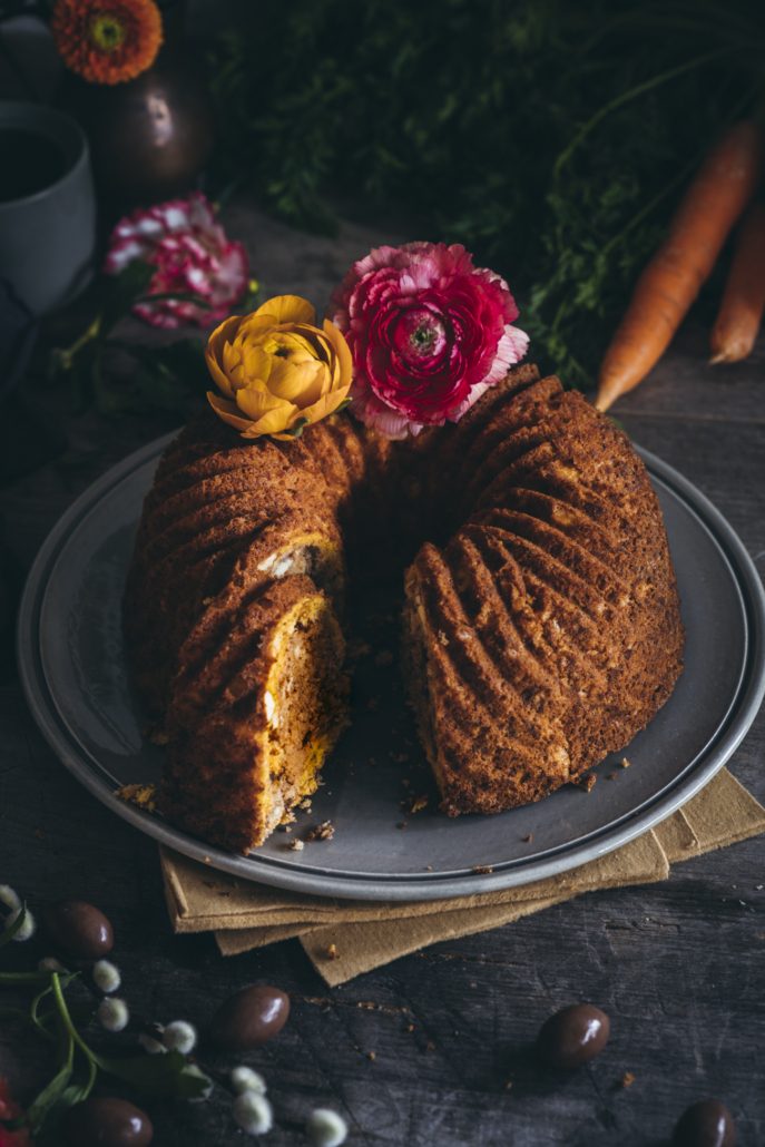 Der perfekte Rüblikuchen zu Ostern - Rübli Gugelhupf mit Schokofüllung