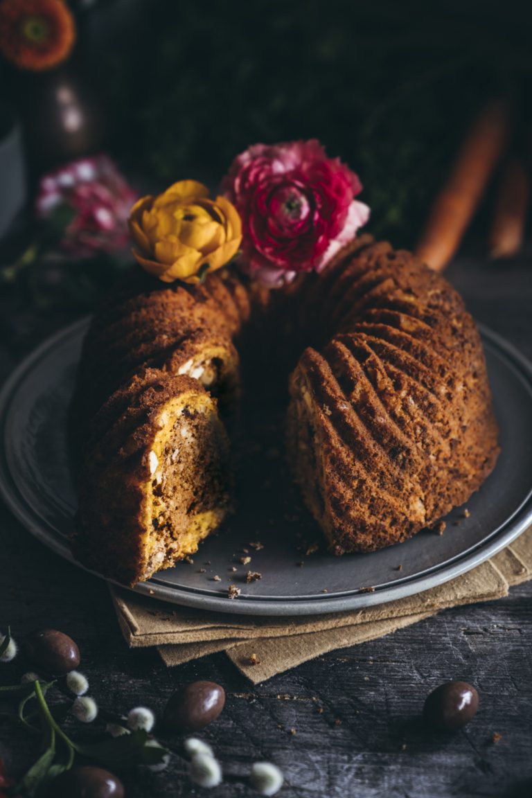 Der perfekte Rüblikuchen zu Ostern - Rübli Gugelhupf mit Schokofüllung