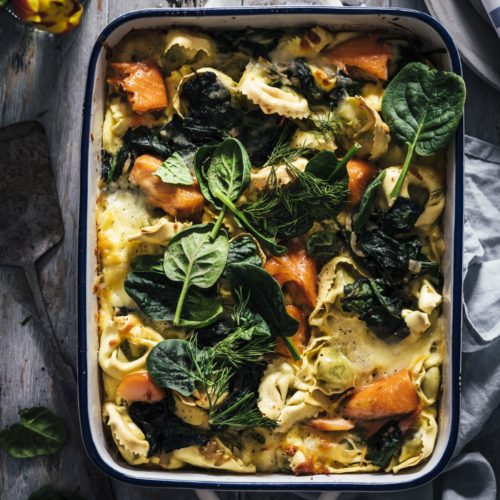 Einfacher und supercremiger Tortellini Auflauf mit Lachs und ...