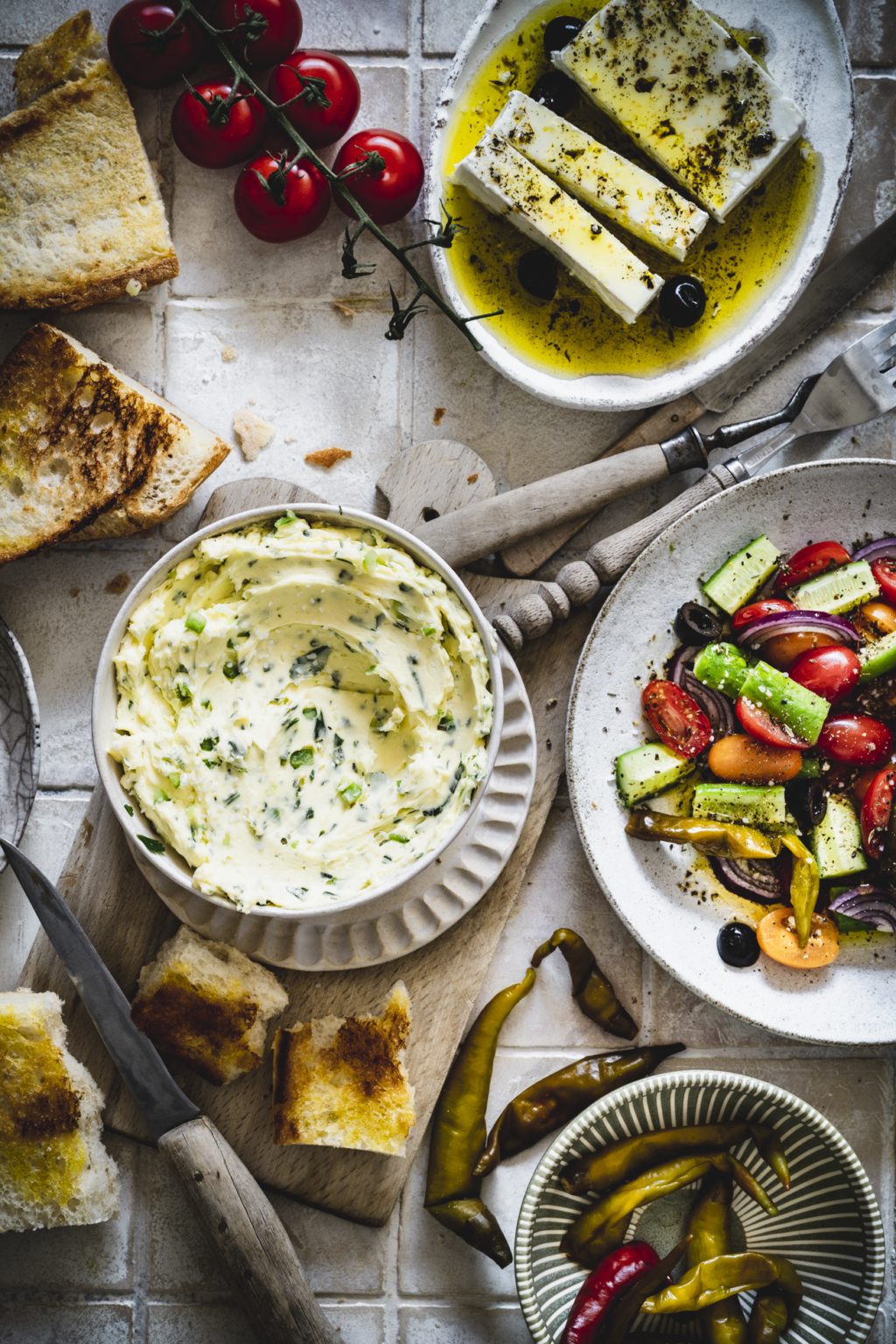 Superschnell gemachte Tzatziki Butter - Perfekt zum Grillen!
