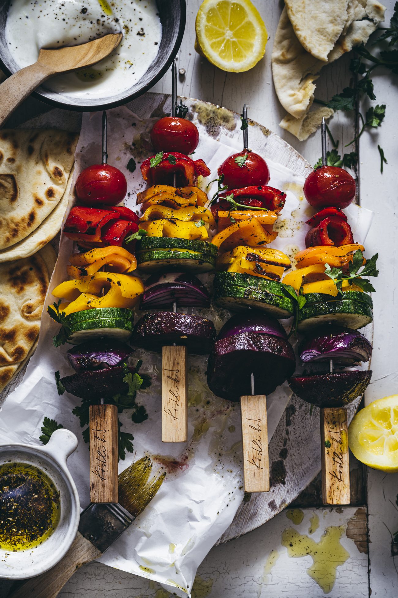 Vegetarische Rainbow Grillspieße