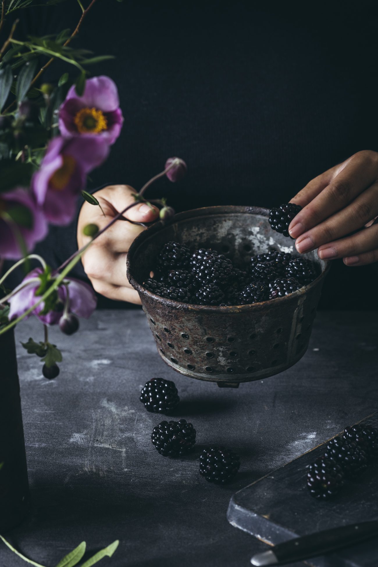 Brombeeren im Sieb