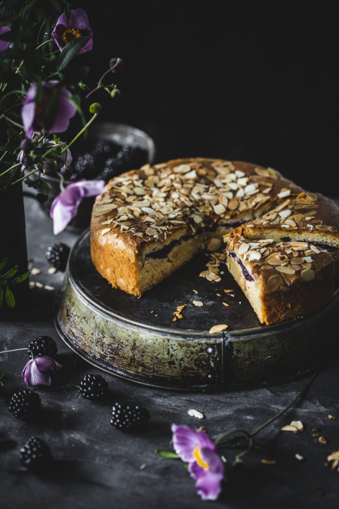 Bakewell Cake mit Brombeeren