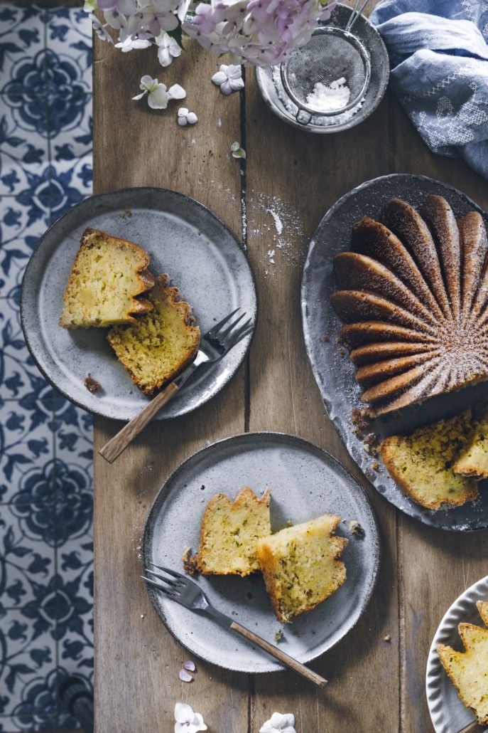 Mega saftiger Zucchini Zitronen Kuchen