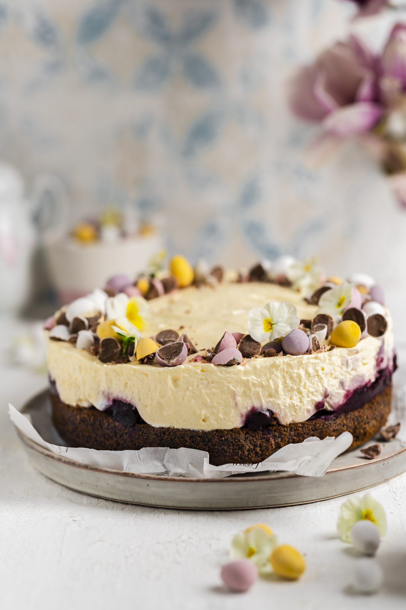 Eierlikörtorte mit Mohn und Kirschen