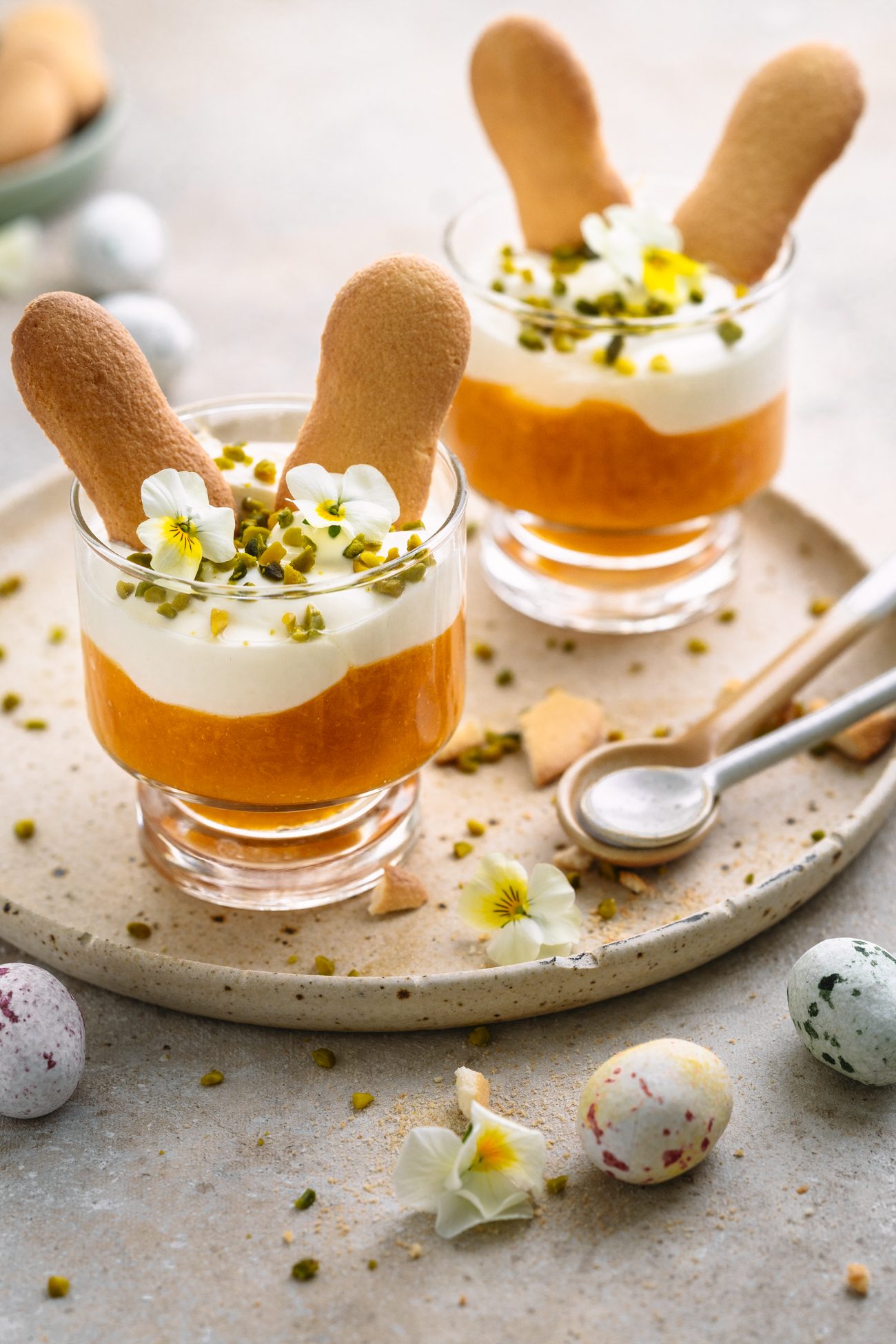Weißes Schokoladen Mousse mit Aprikosen: Das perfekte Dessert für Ostern