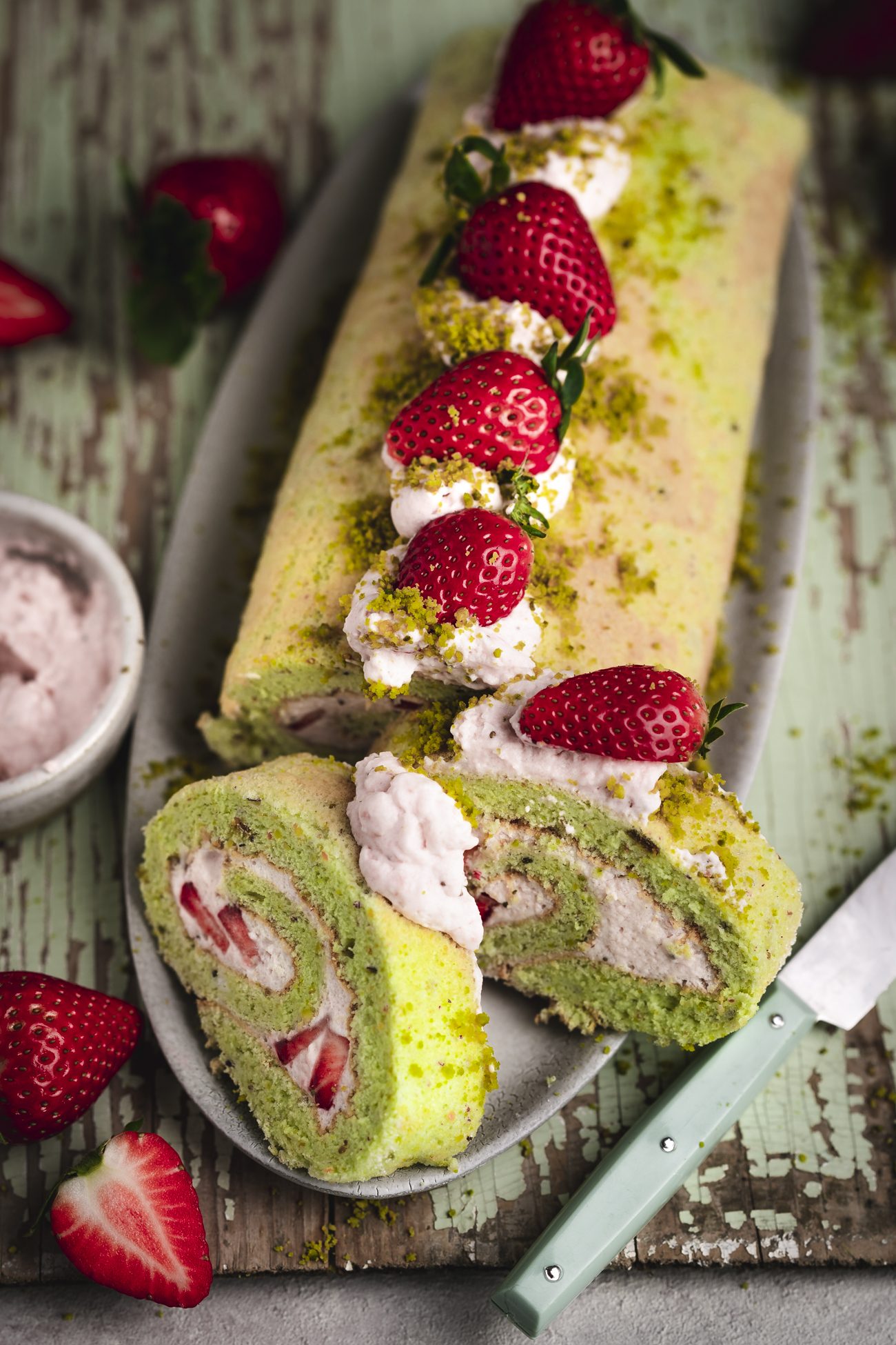 Biskuit Rolle mit Erdbeeren